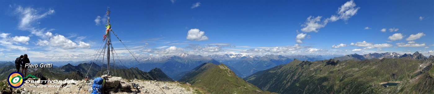 59 Panorama dal Corno Stella a nord verso il versante valtellinese.jpg